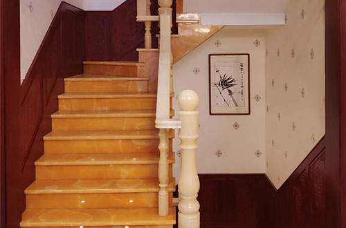 盐都中式别墅室内汉白玉石楼梯的定制安装装饰效果